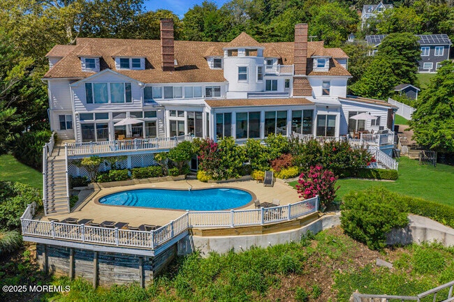 property at 160 Portland Rd