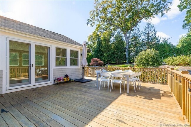 7 Nappa Dr in Westport, CT - Building Photo - Building Photo