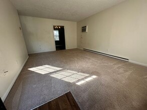 106 Robbins Ave, Unit 106A in Jamestown, NC - Building Photo - Building Photo