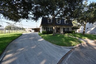 2503 Southwick St in Houston, TX - Foto de edificio - Building Photo