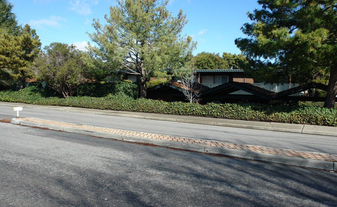 610 Walker Dr in Mountain View, CA - Foto de edificio