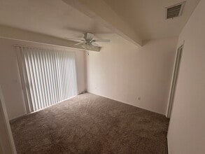 10 Northwood Dr in Woodland, CA - Foto de edificio - Building Photo