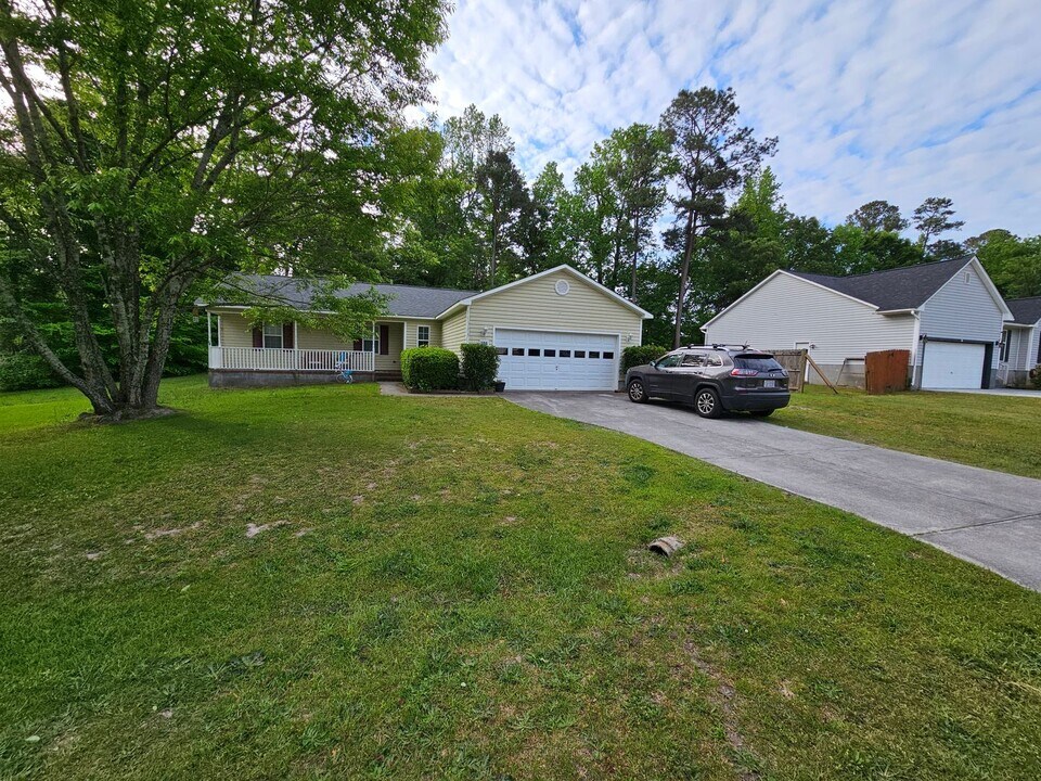 106 Grismill Rd in Jacksonville, NC - Building Photo