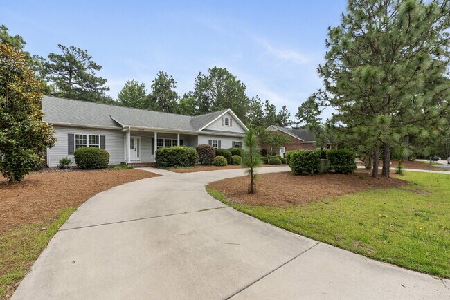 1350 Monticello Dr in Pinehurst, NC - Building Photo - Building Photo