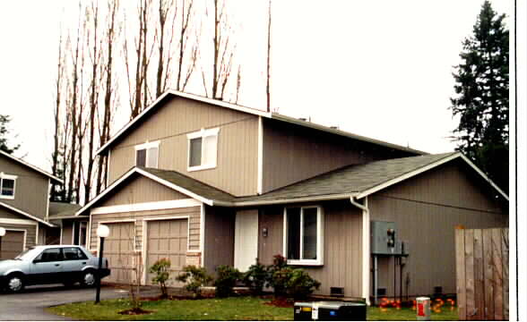 6521 47th Ave NE in Marysville, WA - Foto de edificio