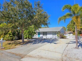 272 Loyola Rd in Venice, FL - Building Photo