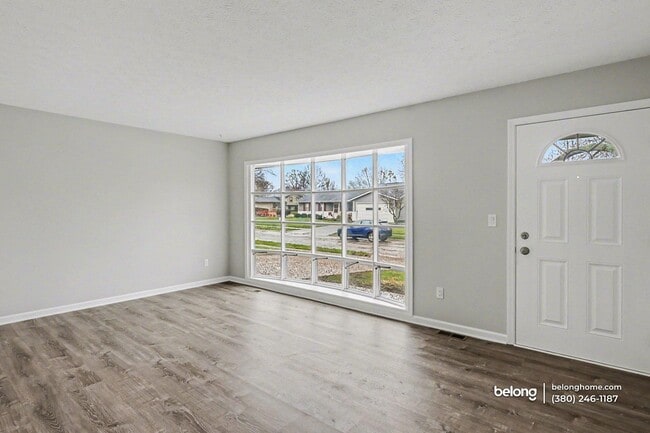 217 Moorfield Dr in Gahanna, OH - Foto de edificio - Building Photo