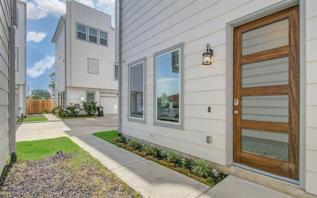 1741 Cove Cres Ct in Houston, TX - Foto de edificio - Building Photo