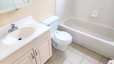 918 S Logan St, Unit 305 in Denver, CO - Foto de edificio - Building Photo