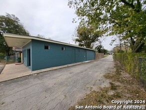 359 Bustillos Dr in San Antonio, TX - Building Photo - Building Photo