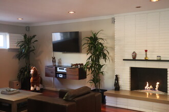 4369 Saltillo St in Woodland Hills, CA - Building Photo - Building Photo