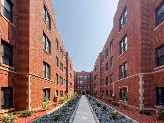 3931 N Janssen Ave, Unit M03H