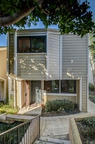 11 Seamist Ct in Newport Beach, CA - Building Photo