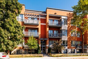 Les Cours Harvard & Oxford in Montréal, QC - Building Photo