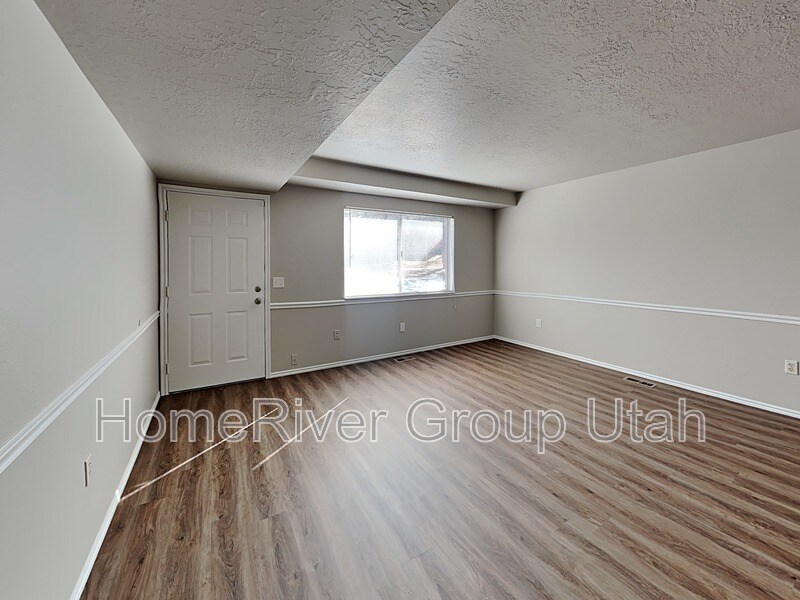 4247 S Hwy 89 in North Salt Lake, UT - Building Photo