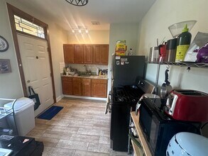 1908 N Drake Ave, Unit 2A in Chicago, IL - Building Photo - Building Photo