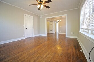 The Coleman - 809-811 E 42nd in Kansas City, MO - Building Photo - Interior Photo