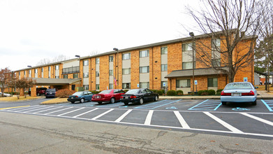 Mayfair Towers in Huntsville, AL - Building Photo - Building Photo