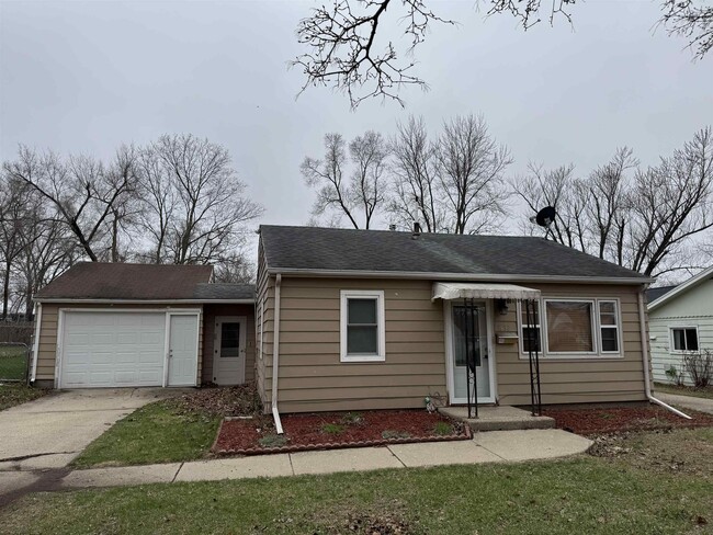 1532 Vernon Ave in Beloit, WI - Building Photo - Building Photo