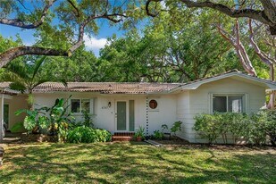 6767 SW 154th St in Palmetto Bay, FL - Building Photo