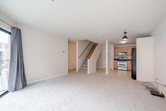 1010 NW Naito Pkwy in Portland, OR - Building Photo - Building Photo