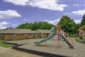 1308 Jacksonville Dr in Jacksonville, TX - Building Photo - Building Photo