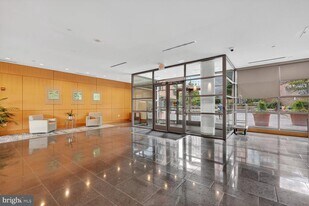 2001 15th St N in Arlington, VA - Building Photo