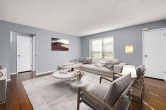 3515 Woodson Rd in St. Louis, MO - Building Photo - Building Photo