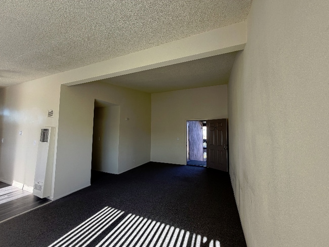 700 N East End Ave in Pomona, CA - Building Photo - Building Photo