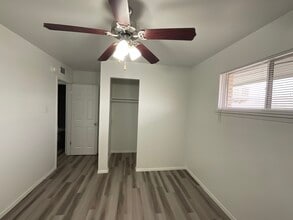 Hayes Court in El Paso, TX - Building Photo - Building Photo