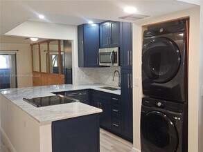 1021 Mockingbird Ln in Plantation, FL - Building Photo - Building Photo