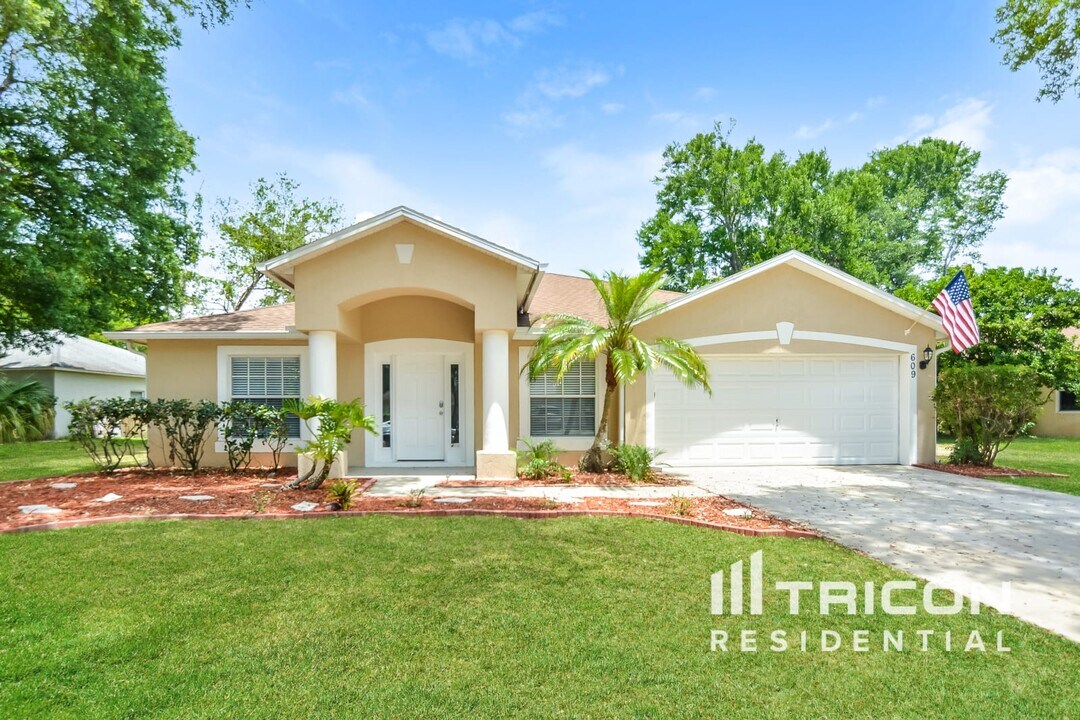 609 White Oak Way in DeLand, FL - Building Photo