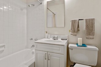 1340 N Lake Shore Dr in Chicago, IL - Building Photo - Building Photo