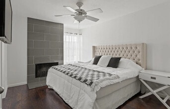 Ashton Square in Dallas, TX - Building Photo - Building Photo