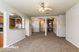8607 E Highlands Crossing in Highlands, TX - Building Photo - Building Photo