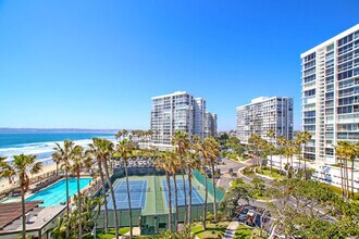 1830 Avenida Del Mundo in Coronado, CA - Foto de edificio - Building Photo