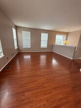 924 Summit Creek Dr in Shorewood, IL - Building Photo - Building Photo