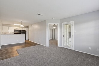 Raintree Apartments in Lake Jackson, TX - Building Photo - Building Photo