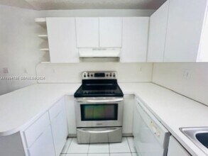 3260 W 70th St in Hialeah, FL - Building Photo - Building Photo