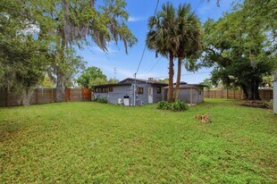 2529 Rainbow Dr in Fort Pierce, FL - Building Photo