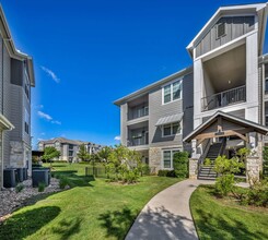 Lakewood in Pflugerville, TX - Foto de edificio - Building Photo