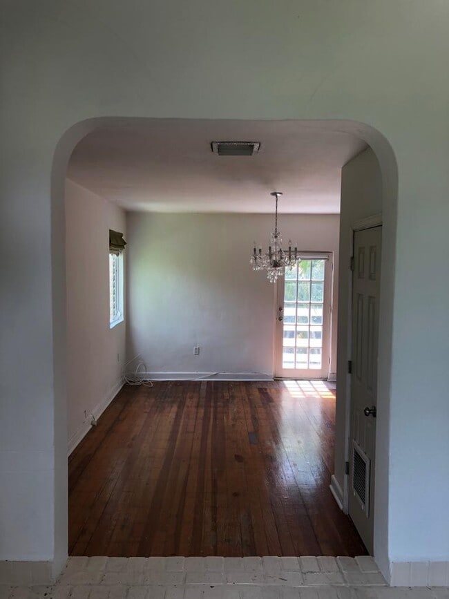 100 NE 43rd St in Miami, FL - Building Photo - Building Photo