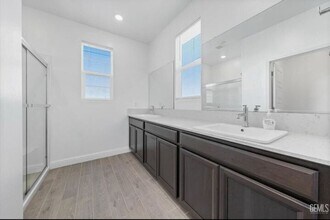 9712 Maple Ter Ln in Bakersfield, CA - Building Photo - Building Photo