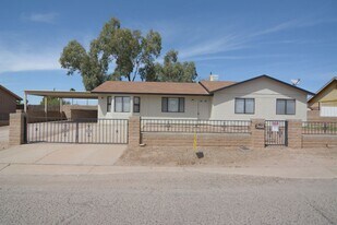 7460 W Calle Lerdo in Tucson, AZ - Building Photo