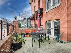 402 M Street NW, Unit Apt C in Washington, DC - Building Photo - Building Photo