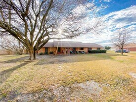 227 Kimberly Hill in Palmer, TX - Building Photo