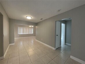 11420 NW 35th St in Sunrise, FL - Building Photo - Building Photo