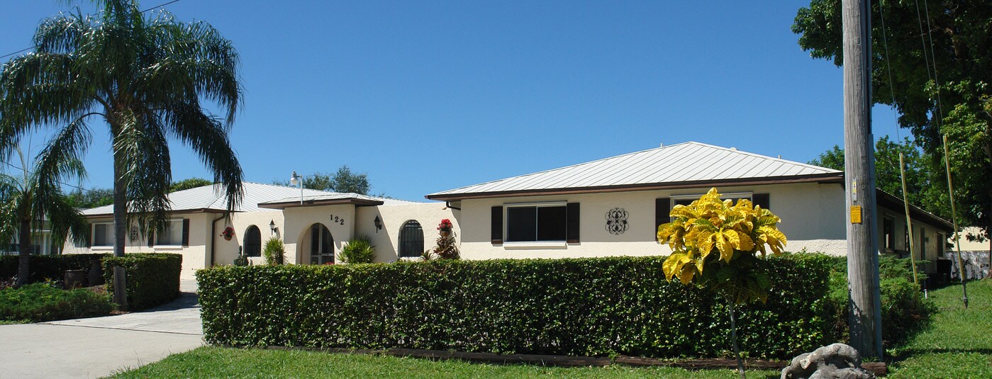 122 NE 16th Pl in Cape Coral, FL - Building Photo