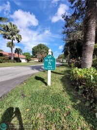 2950 N Palm Aire Dr photo'