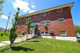 Fisher Court in Kansas City, KS - Foto de edificio - Building Photo
